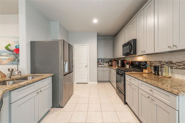 1008 8th Avenue N, Texas City, TX 77590