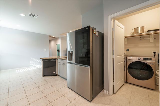 1008 8th Avenue N, Texas City, TX 77590