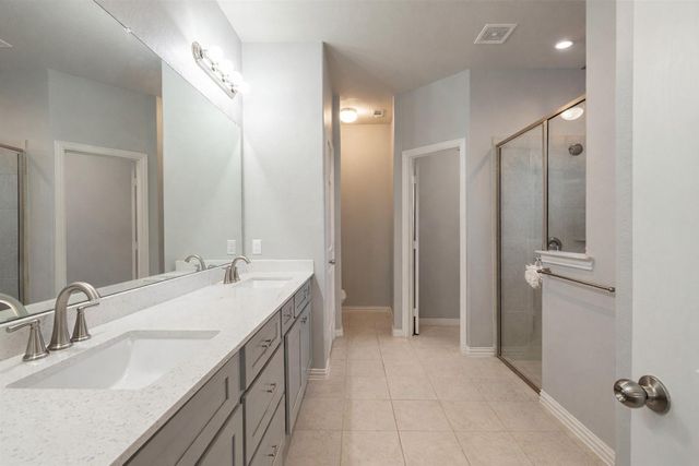 1008 8th Avenue N, Texas City, TX 77590