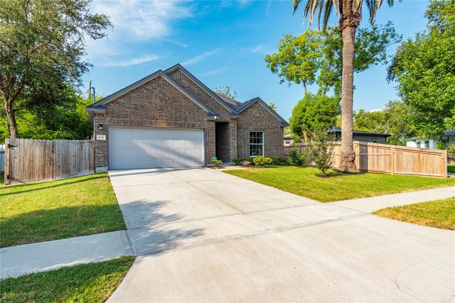 1008 8th Avenue N, Texas City, TX 77590