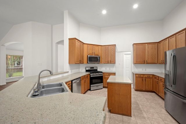 34 S Rambling Ridge Place, Conroe, TX 77385