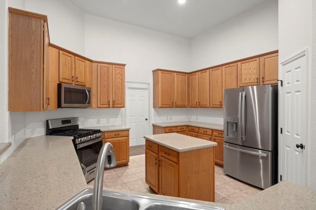 34 S Rambling Ridge Place, Conroe, TX 77385
