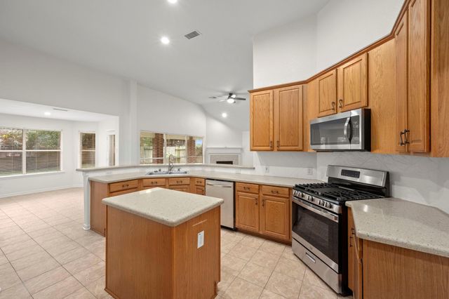 34 S Rambling Ridge Place, Conroe, TX 77385