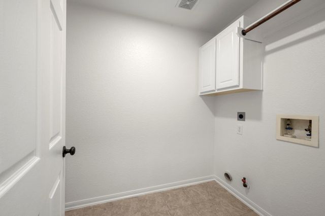 34 S Rambling Ridge Place, Conroe, TX 77385