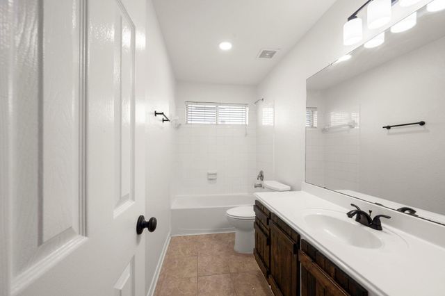34 S Rambling Ridge Place, Conroe, TX 77385