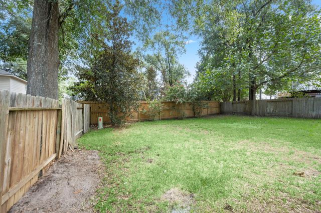 34 S Rambling Ridge Place, Conroe, TX 77385