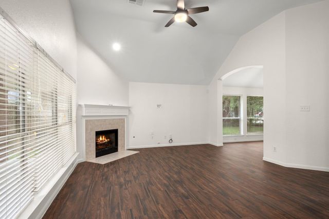 34 S Rambling Ridge Place, Conroe, TX 77385