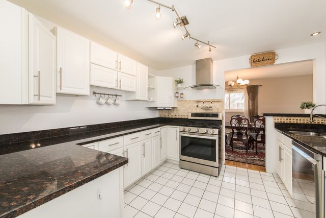 9500 Dee Road 202B, Des Plaines, IL 60016