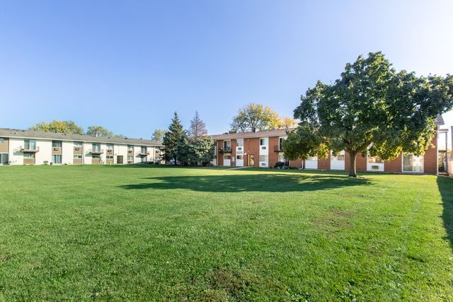 9500 Dee Road 202B, Des Plaines, IL 60016
