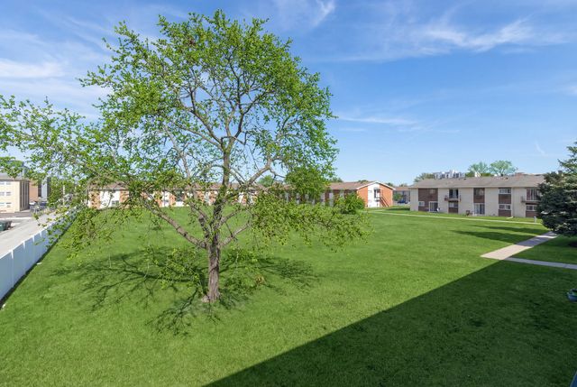 9500 Dee Road 202B, Des Plaines, IL 60016