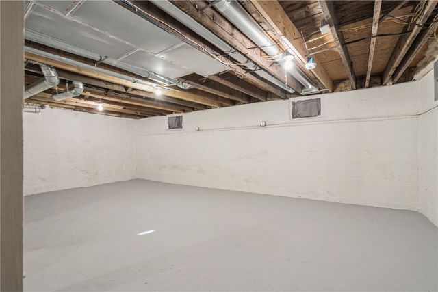 43 Vinton Street, Palo, IA 52324