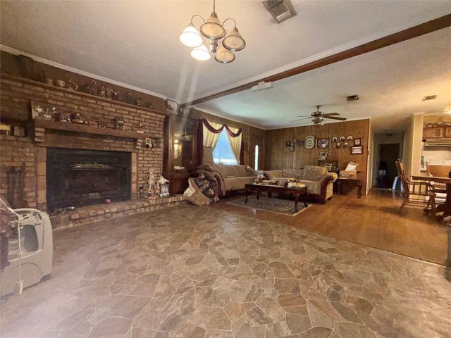 5820 Jefferson Street, Vidor, TX 77662