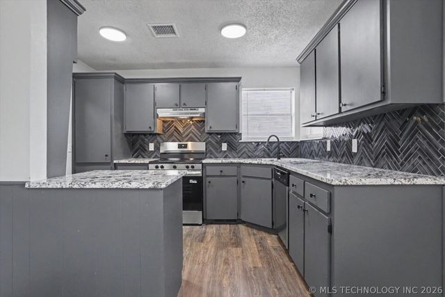 8426 N 117th East Avenue, Owasso, OK 74055