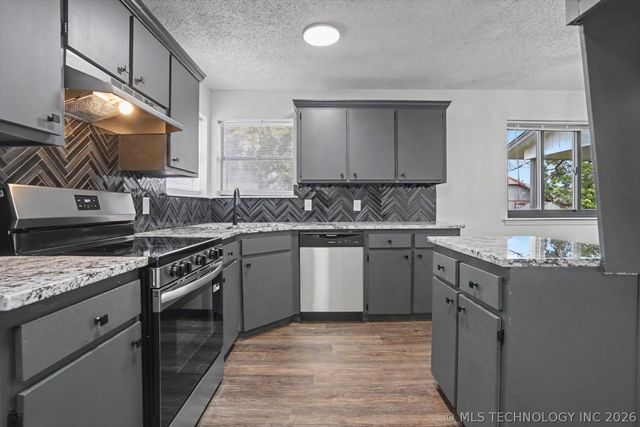 8426 N 117th East Avenue, Owasso, OK 74055