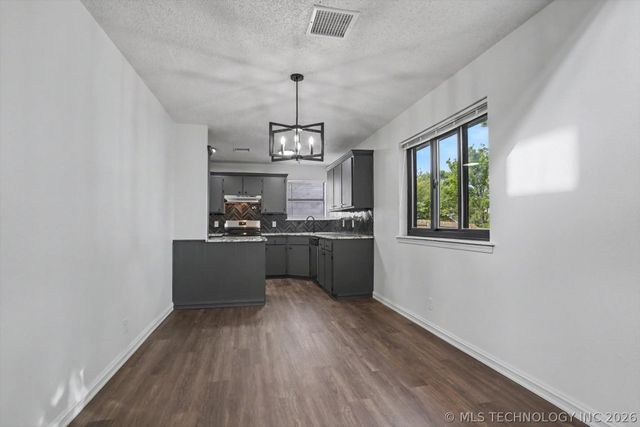 8426 N 117th East Avenue, Owasso, OK 74055