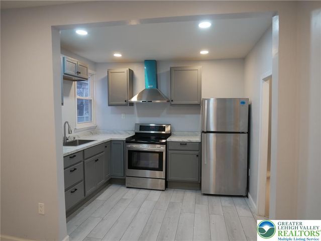 903 West Spruce Street, Other Pa Counties, PA 17866