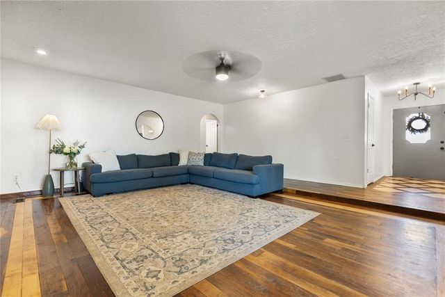 11017 NW 113th Street, Yukon, OK 73099