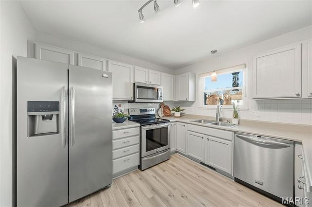 4007 Sherman Park Drive 16G, St Charles, MO 63303