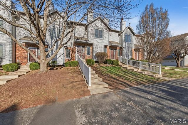 4007 Sherman Park Drive 16G, St Charles, MO 63303