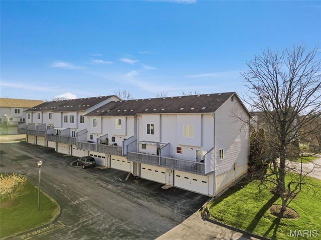 4007 Sherman Park Drive 16G, St Charles, MO 63303