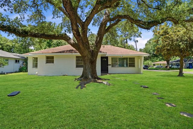 5002 Live Oak Drive, Texas City, TX 77591