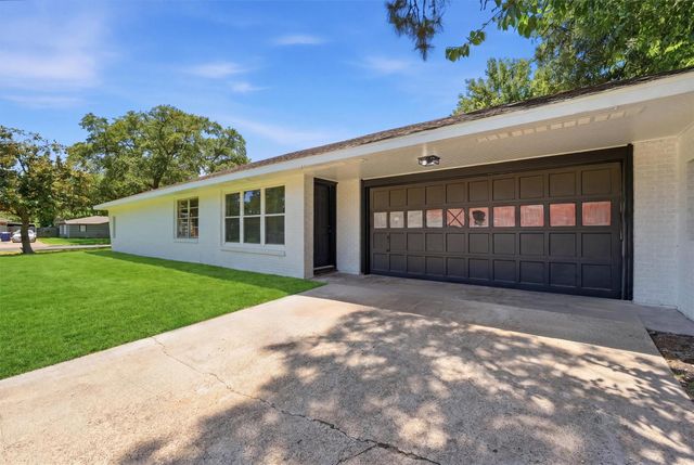 5002 Live Oak Drive, Texas City, TX 77591