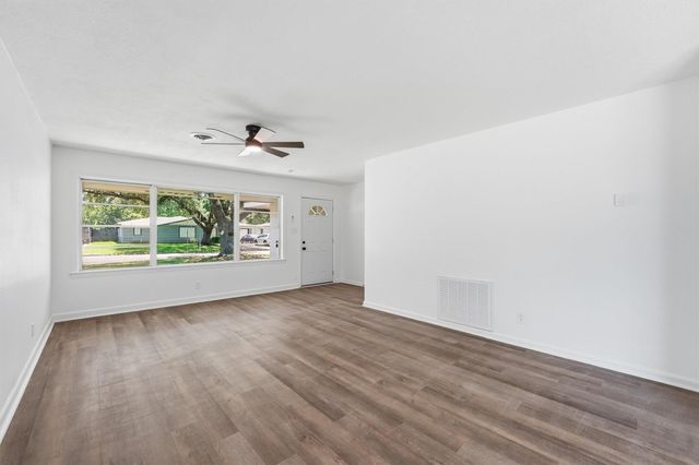 5002 Live Oak Drive, Texas City, TX 77591
