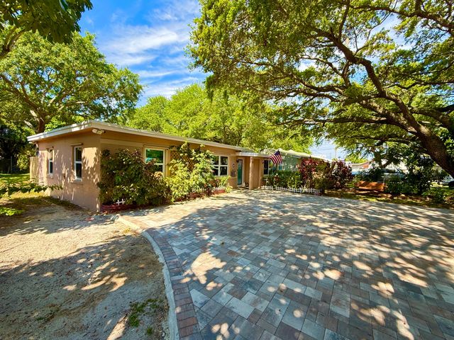 8 Edmund Road, West Park, FL 33023