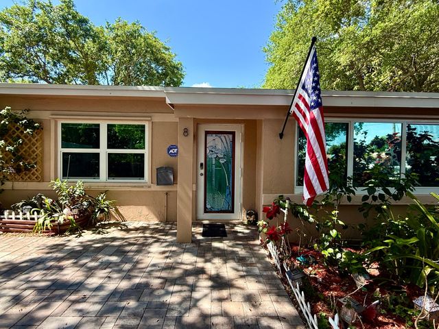 8 Edmund Road, West Park, FL 33023