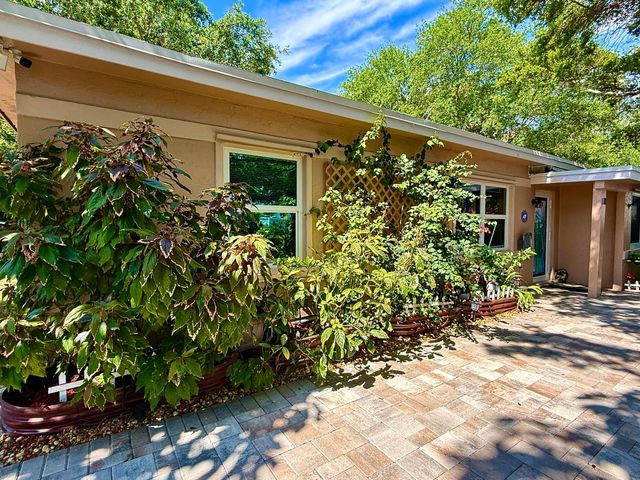 8 Edmund Road, West Park, FL 33023