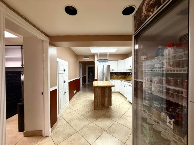 8 Edmund Road, West Park, FL 33023