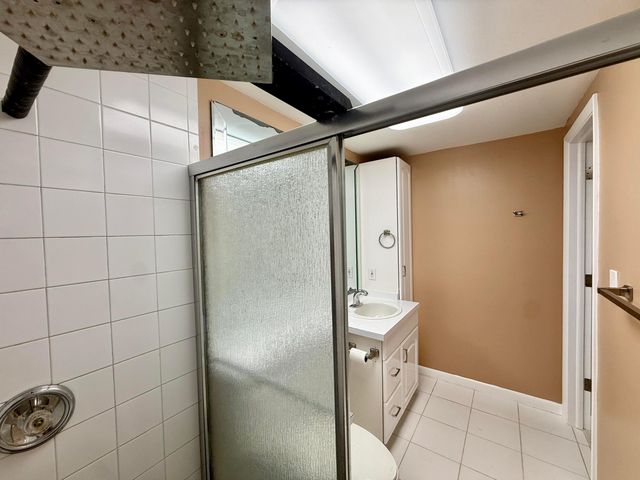 8 Edmund Road, West Park, FL 33023