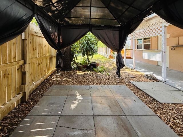 8 Edmund Road, West Park, FL 33023