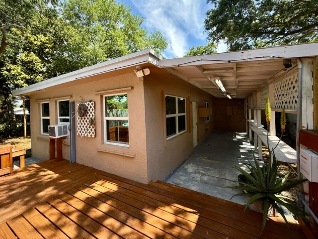 8 Edmund Road, West Park, FL 33023