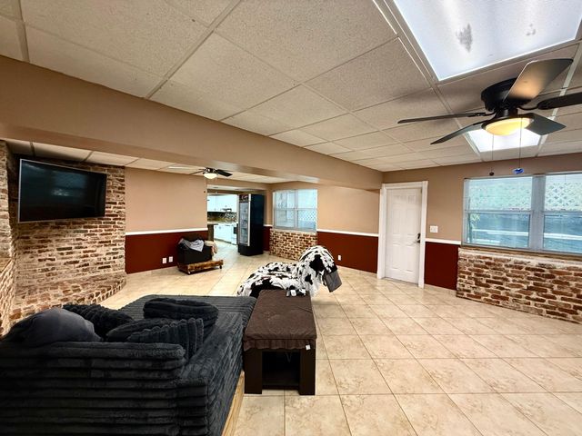 8 Edmund Road, West Park, FL 33023