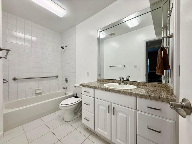 8 Edmund Road, West Park, FL 33023