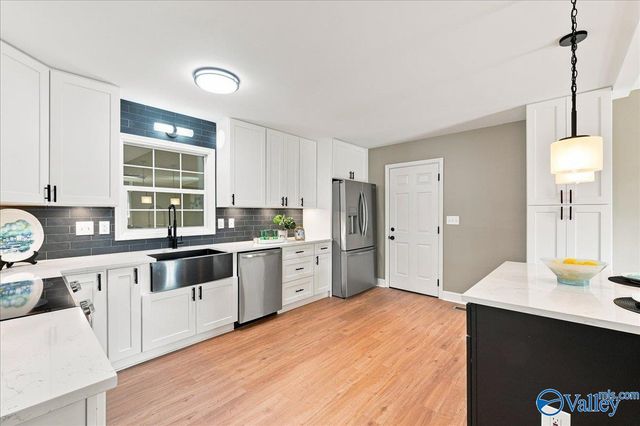 8908 SE Willow Hills Drive, Huntsville, AL 35802