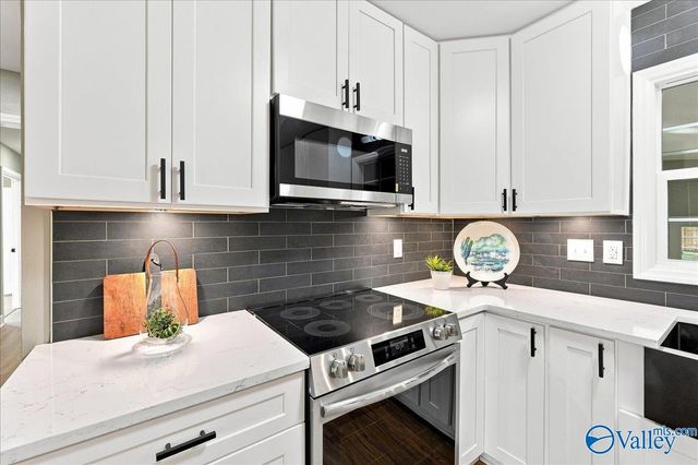 8908 SE Willow Hills Drive, Huntsville, AL 35802