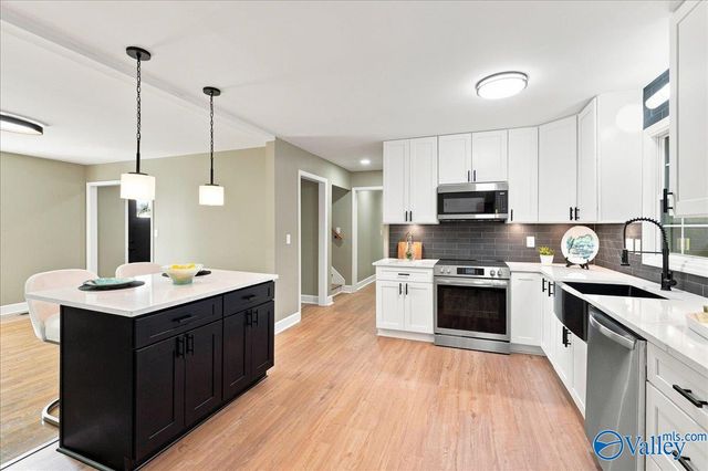 8908 SE Willow Hills Drive, Huntsville, AL 35802