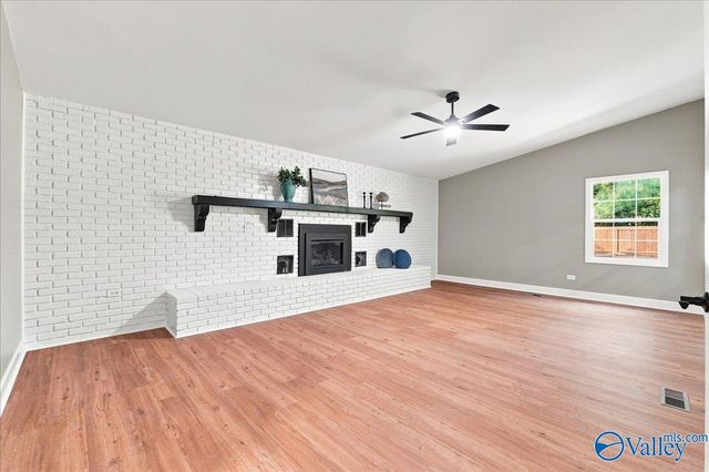 8908 SE Willow Hills Drive, Huntsville, AL 35802