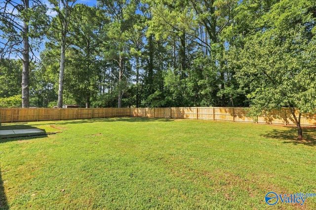 8908 SE Willow Hills Drive, Huntsville, AL 35802