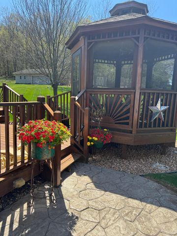 N8185 945th Street, River Falls, WI 54022