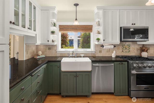 20446 Chautauqua Beach Road SW, Vashon, WA 98070