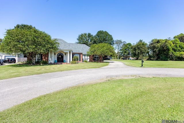 4132 Berthelot St, Addis, LA 70710