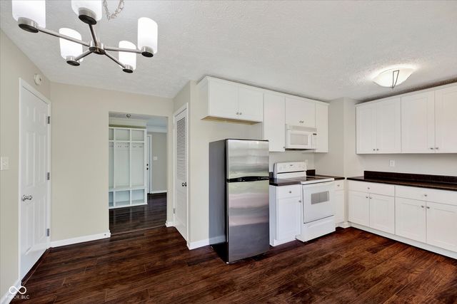725 Howard Road, Greenwood, IN 46142