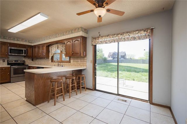 601 E 107th Terrace, Kansas City, MO 64114