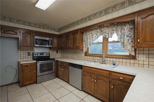 601 E 107th Terrace, Kansas City, MO 64114