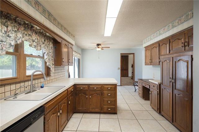 601 E 107th Terrace, Kansas City, MO 64114