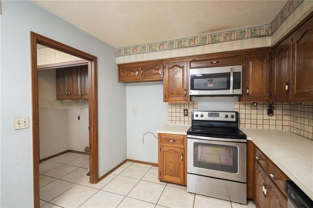 601 E 107th Terrace, Kansas City, MO 64114