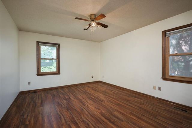 601 E 107th Terrace, Kansas City, MO 64114